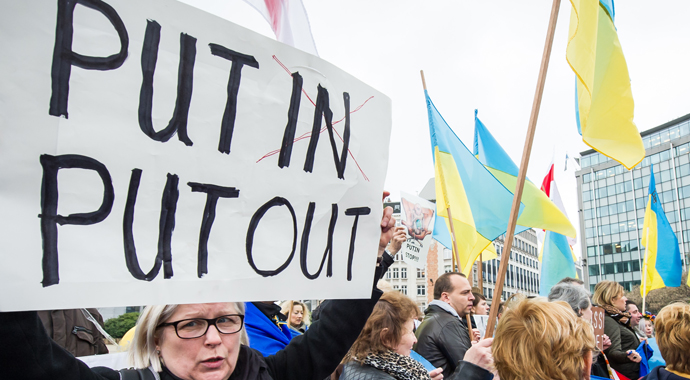 AB Ukrayna ile ortaklık anlaşmasını imzalıyor